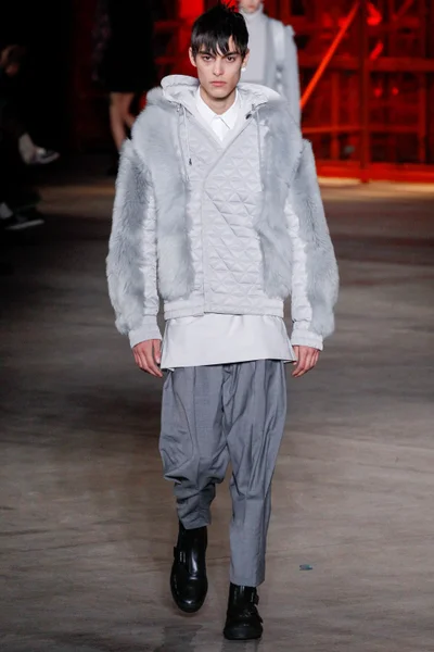 Look 32